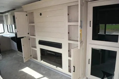 Lidia’s Wildwood Trailer with Views!!