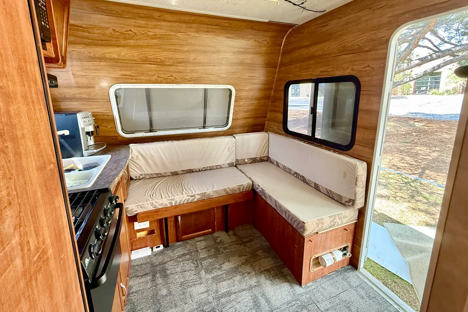Quantum Jumper Ultra-Lite Adventure: SUV- Friendly Jayco Jay Feather Sport 165