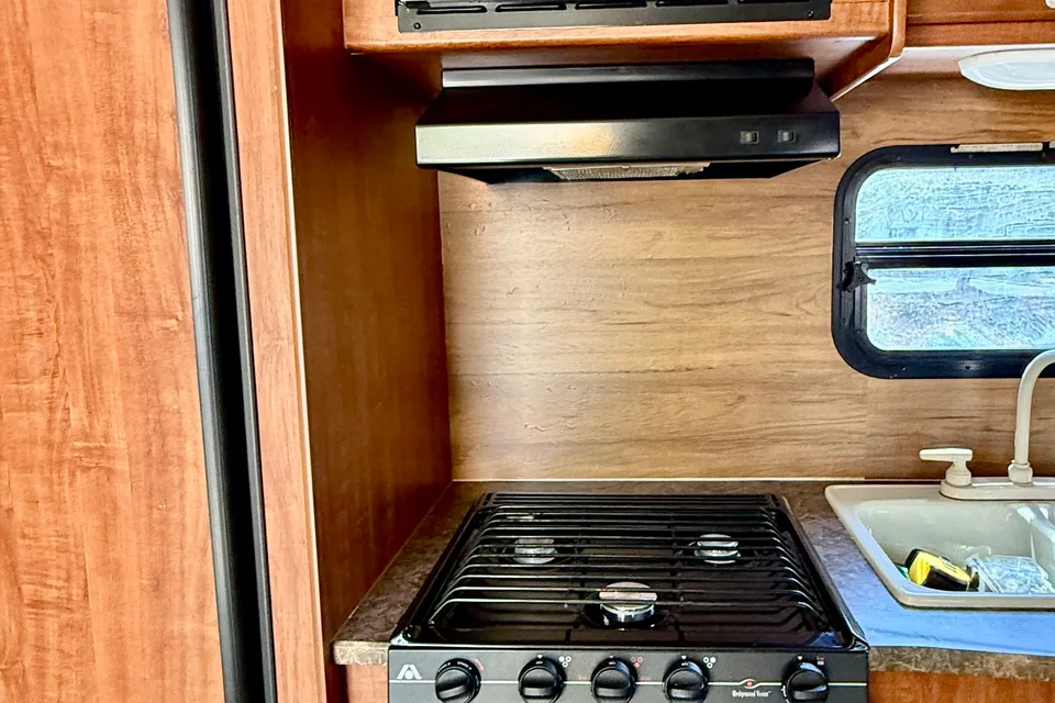 Quantum Jumper Ultra-Lite Adventure: SUV- Friendly Jayco Jay Feather Sport 165