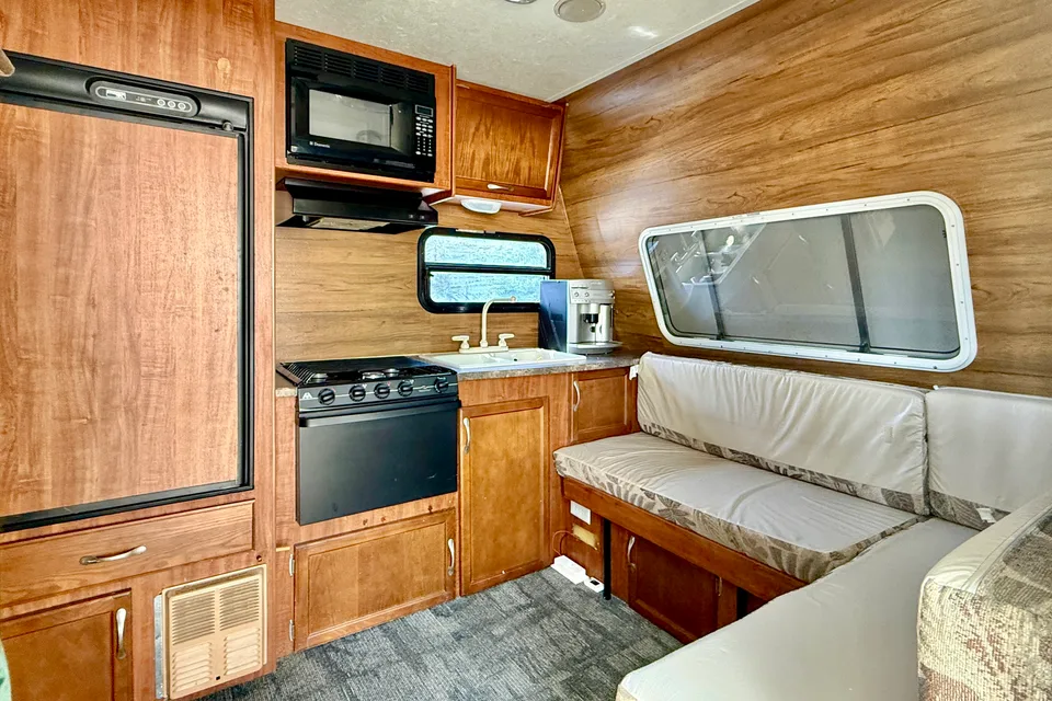 Quantum Jumper Ultra-Lite Adventure: SUV- Friendly Jayco Jay Feather Sport 165