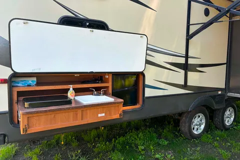 Clean Sunset Trail Travel trailer