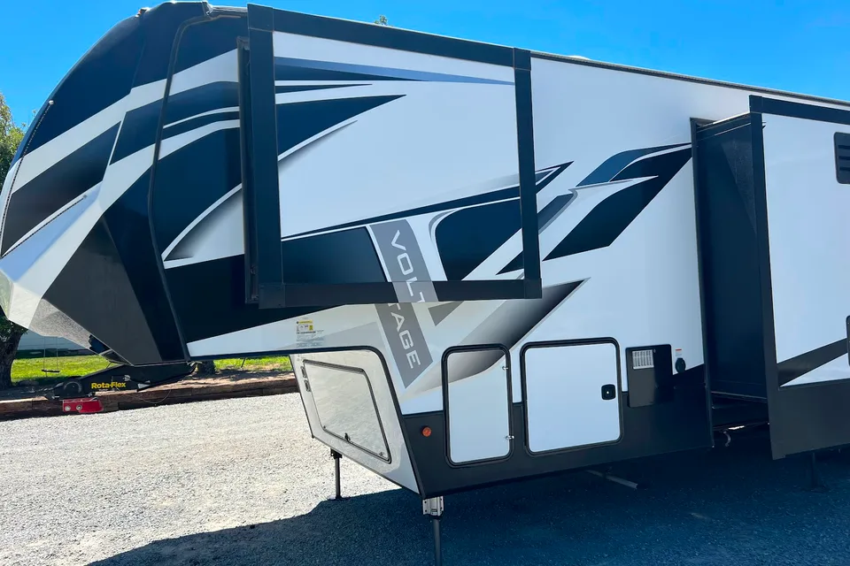 Luxurious 2020 Dutchmen 3635 Toy Hauler