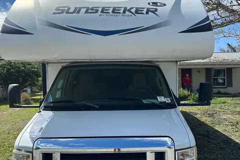Kermit's Forest River Sunseeker 3250LE Class C