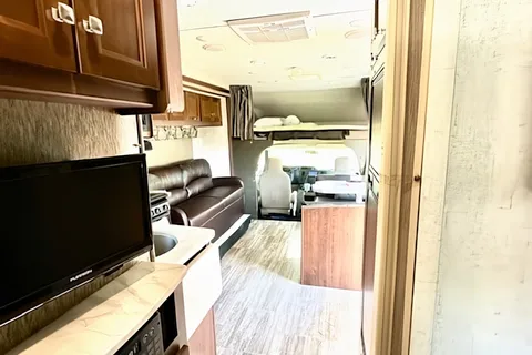 Kermit's Forest River Sunseeker 3250LE Class C