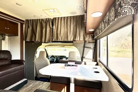 Kermit's Forest River Sunseeker 3250LE Class C