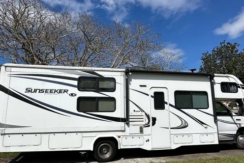 Kermit's Forest River Sunseeker 3250LE Class C