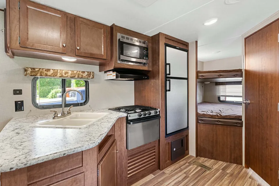 Marc Alfred's Keystone 2018 keystone hideout 24Lhswe Travel Trailer