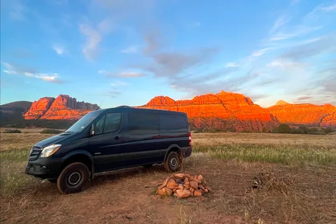 DANGER O'SHEA - Mercedes-Benz 2500 4x4 Low-Roof Sprinter Van (DIESEL)