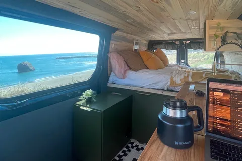 DANGER O'SHEA - Mercedes-Benz 2500 4x4 Low-Roof Sprinter Van (DIESEL)