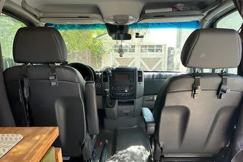DANGER O'SHEA - Mercedes-Benz 2500 4x4 Low-Roof Sprinter Van (DIESEL)