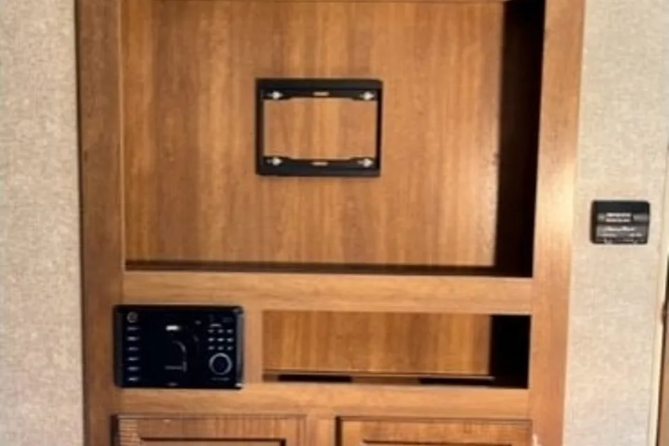 SBS Catalina Coachman Trailer with Roku Smart Tv Technology