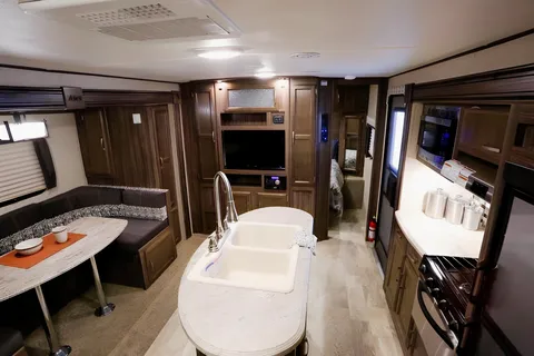 Coachman Apex ultra lite Travel Trailer