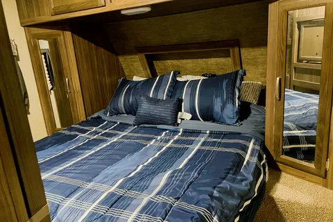 Coachman Apex ultra lite Travel Trailer
