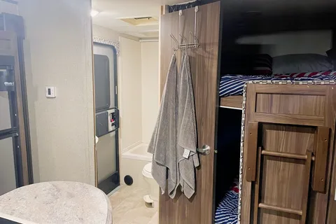 Coachman Apex ultra lite Travel Trailer
