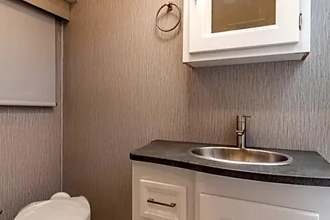 WiFi - ULTRA LUXURIOUS: 2 BATH, KING BED , BUNK BED, MASSAGE CHAIRS