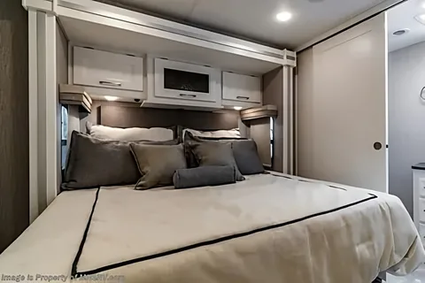 WiFi - ULTRA LUXURIOUS: 2 BATH, KING BED , BUNK BED, MASSAGE CHAIRS