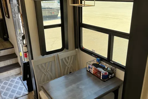 Glenn's 2022 ALPINE 3700FL Fifth Wheel