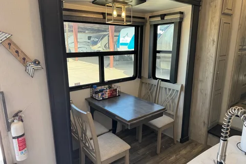 Glenn's 2022 ALPINE 3700FL Fifth Wheel