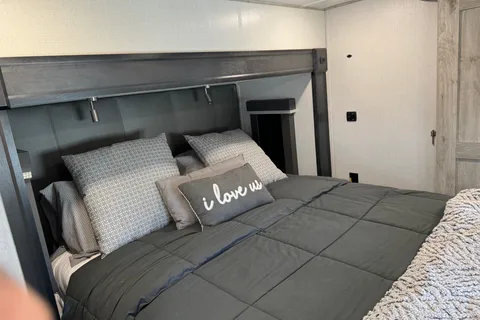 Glenn's 2022 ALPINE 3700FL Fifth Wheel