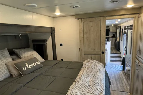 Glenn's 2022 ALPINE 3700FL Fifth Wheel