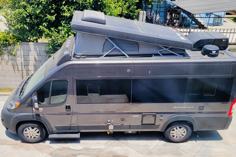 [05] Stress Free RVs - 2021 CLASS B - Dream Sequence - Pop-Top
