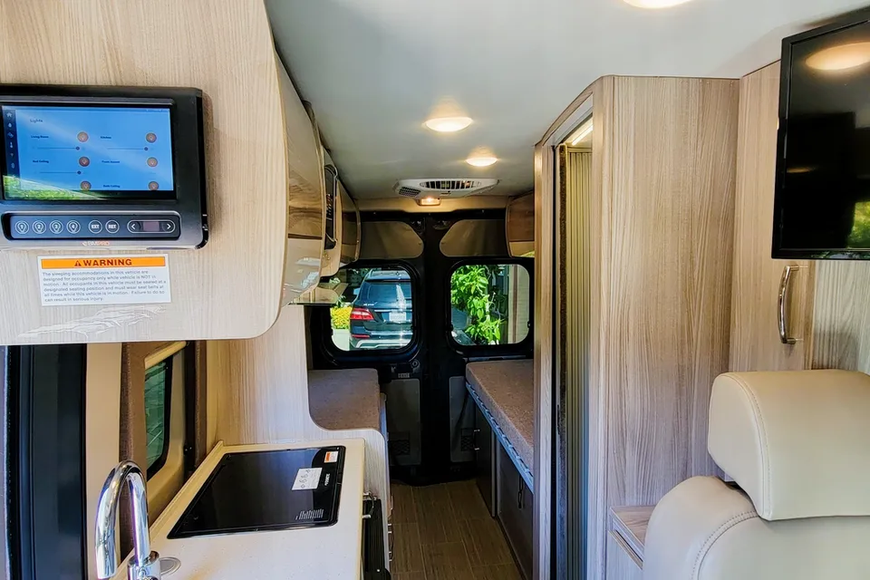 [05] Stress Free RVs - 2021 CLASS B - Dream Sequence - Pop-Top