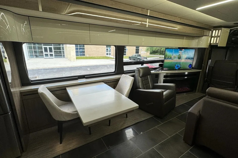 Awesome Contemporary Luxury RV Winnebago Horizon 42Q Class A