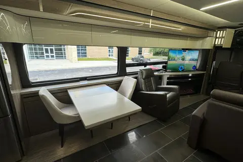 Awesome Contemporary Luxury RV Winnebago Horizon 42Q Class A