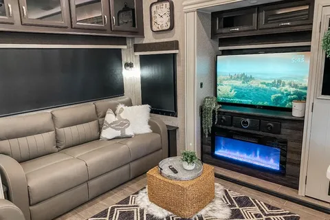 Luxury 5th Wheel - Jayco North Point 377