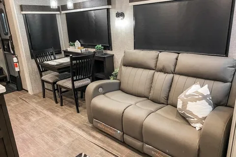 Luxury 5th Wheel - Jayco North Point 377