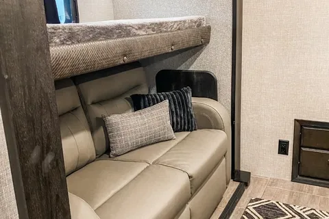 Luxury 5th Wheel - Jayco North Point 377