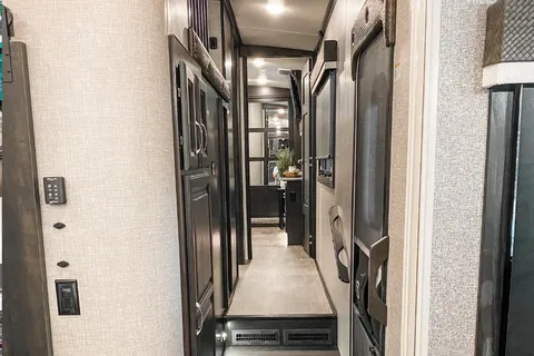 Luxury 5th Wheel - Jayco North Point 377