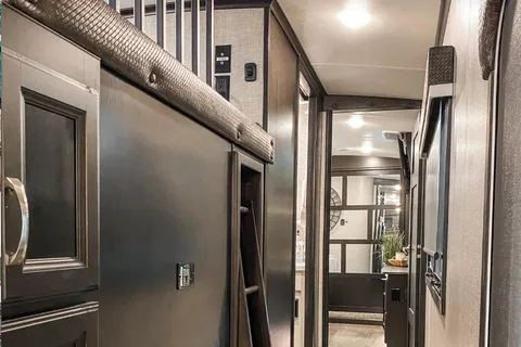 Luxury 5th Wheel - Jayco North Point 377