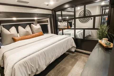 Luxury 5th Wheel - Jayco North Point 377