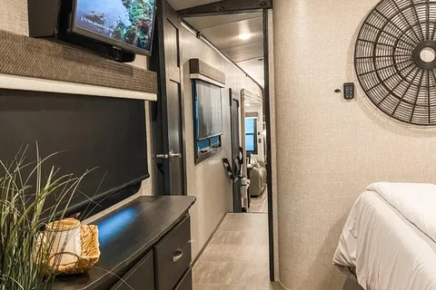 Luxury 5th Wheel - Jayco North Point 377