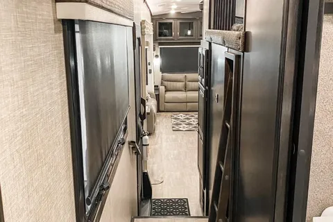 Luxury 5th Wheel - Jayco North Point 377