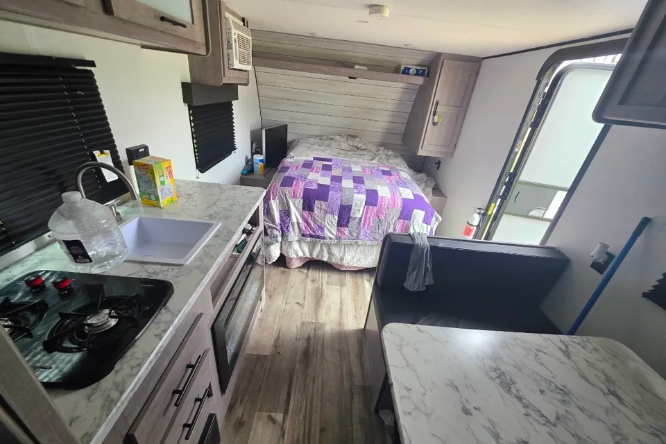 Tycen's Coleman Lantern 17r Travel Trailer