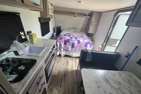 Tycen's Coleman Lantern 17r Travel Trailer