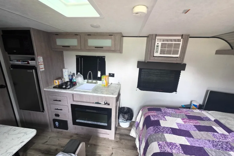 Tycen's Coleman Lantern 17r Travel Trailer
