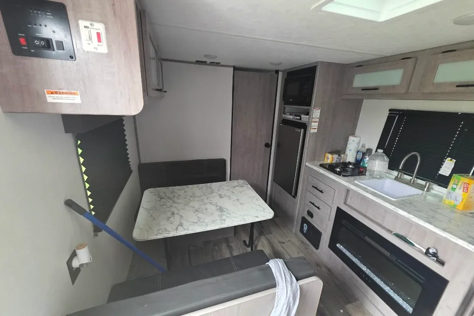 Tycen's Coleman Lantern 17r Travel Trailer