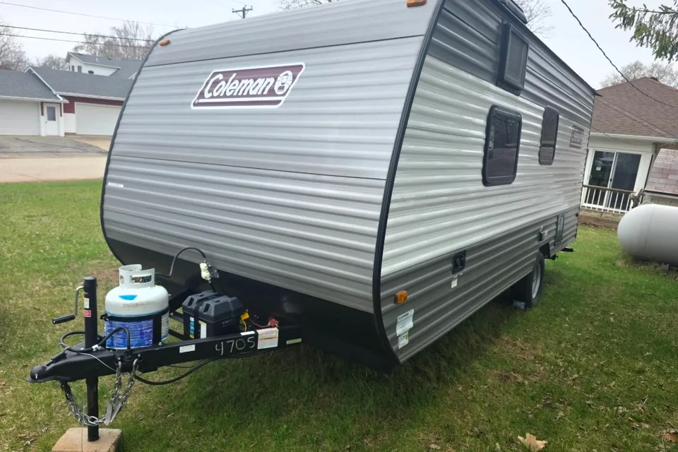 Tycen's Coleman Lantern 17r Travel Trailer