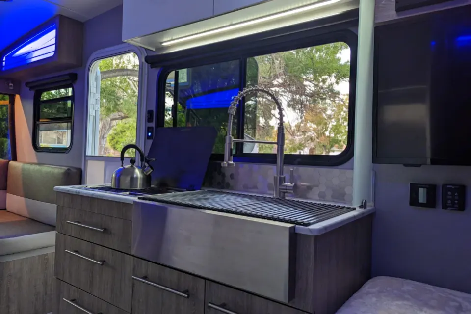sultan's inTech Sol Horizon Travel Trailer