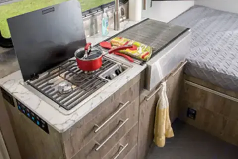 sultan's inTech Sol Horizon Travel Trailer