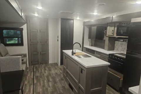 Girls Night Out 2024 Starcraft Spacious King BR Camp In Comfort