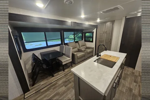 Girls Night Out 2024 Starcraft Spacious King BR Camp In Comfort
