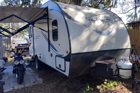 Thomas's Venture RV Sonic lite Travel Trailer