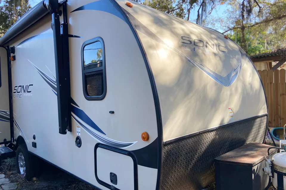 Thomas's Venture RV Sonic lite Travel Trailer