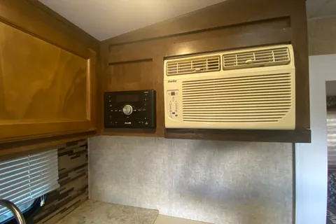 Thomas's Venture RV Sonic lite Travel Trailer