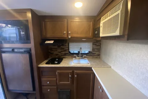 Thomas's Venture RV Sonic lite Travel Trailer