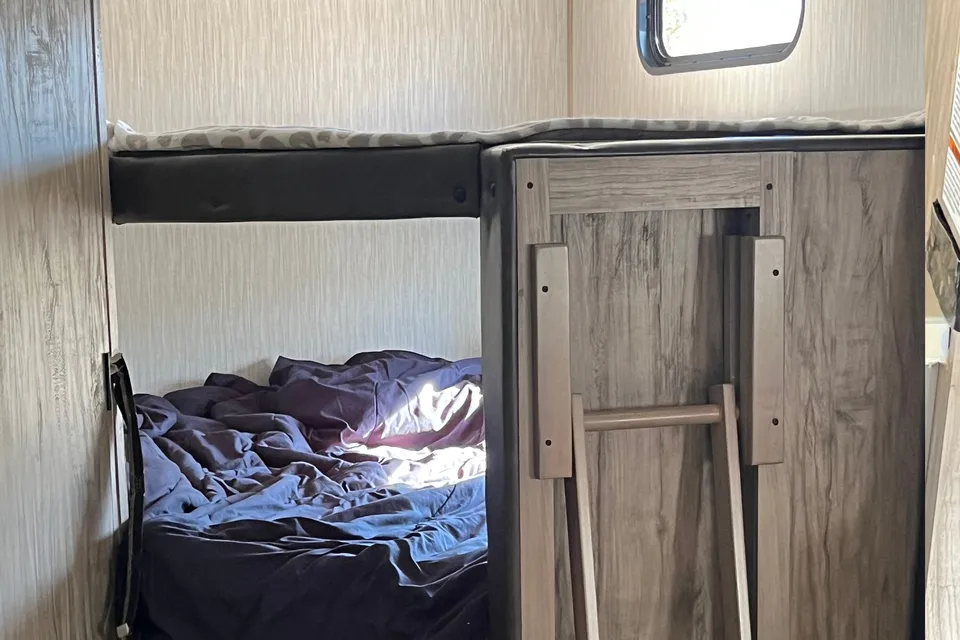 Sleeps up to 10 people and we're pet friendly.